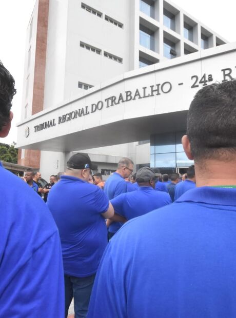 Audi&ecirc;ncia termina sem concilia&ccedil;&atilde;o e greve dos &ocirc;nibus continua em Campo Grande