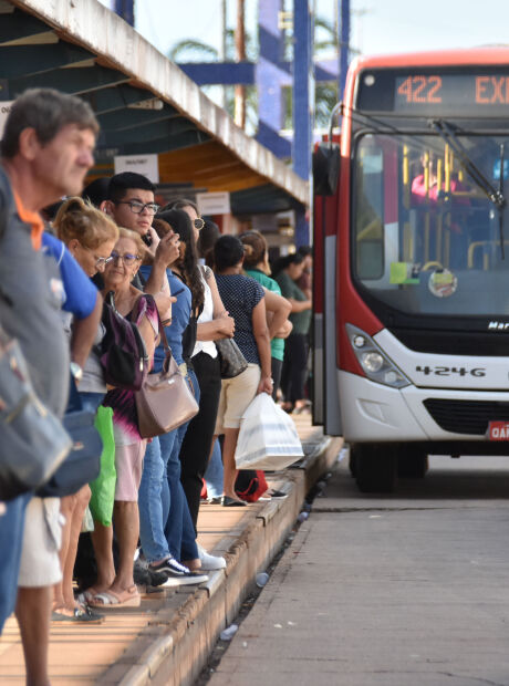 Prefeitura tem que decidir at&eacute; fevereiro se vai intervir no transporte coletivo