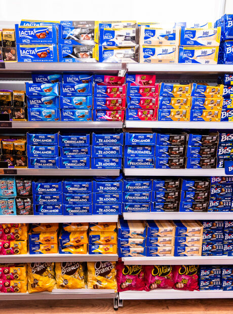 Anvisa determina recolhimento de glitter com pl&aacute;stico e chocolate da Lacta