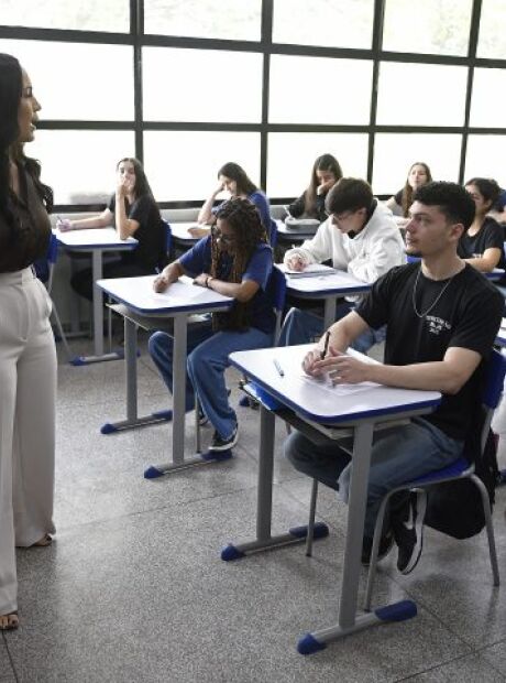 Alunos da rede estadual ter&atilde;o educa&ccedil;&atilde;o jur&iacute;dica na programa&ccedil;&atilde;o escolar