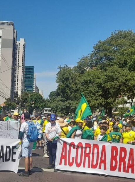 Caminhada em apoio a Bolsonaro tem baixa ades&atilde;o em Campo Grande 