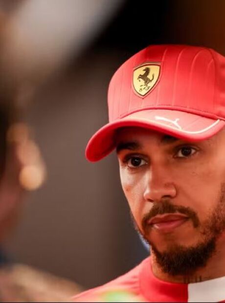 Hamilton prev&ecirc; recome&ccedil;o na Ferrari ap&oacute;s temporada desastrosa: 'Reacende a chama'