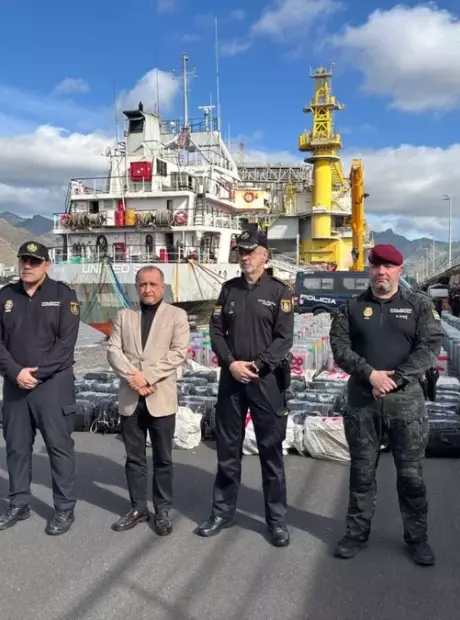 Pol&iacute;cia espanhola apreende 10 toneladas de coca&iacute;na em navio que saiu do Brasil