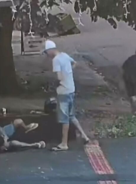 Dono de barbearia morre por disparo acidental em briga de terceiros; v&iacute;deo