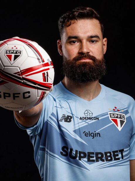 Goleiro de MS chega ao S&atilde;o Paulo para "fazer hist&oacute;ria e conquistar t&iacute;tulos" 