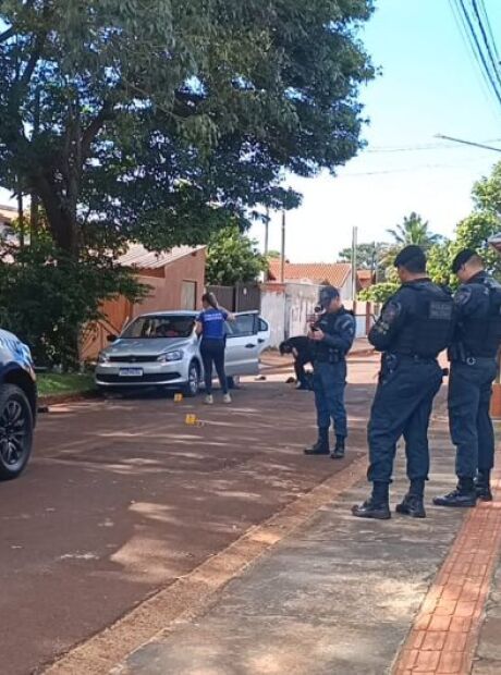 Dois morrem e tr&ecirc;s ficam feridos em confronto com a PM