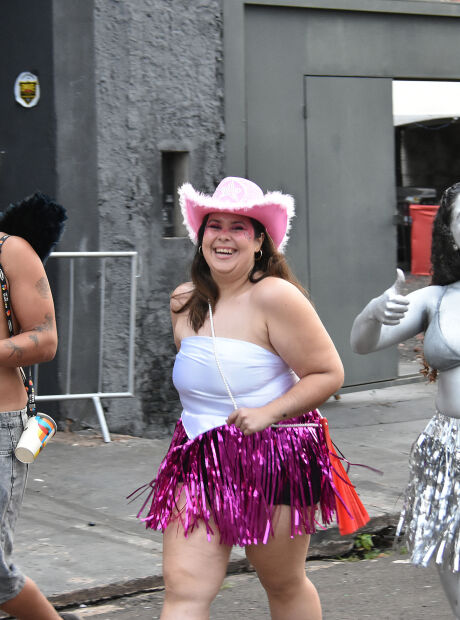 Chuva n&atilde;o impede foli&otilde;es de aproveitarem show de Valesca Popozuda no Farofolia