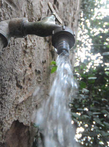 MP investiga qualidade da &aacute;gua ap&oacute;s forte odor e choque el&eacute;trico em torneira