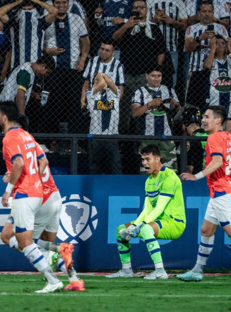 Em noite inspirada de Mart&iacute;nez, 2 de Mayo se classifica na Libertadores