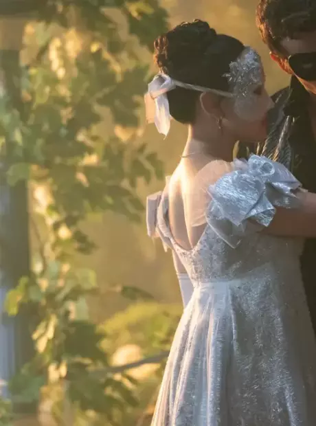 Bridgerton, o prazer do clich&ecirc; que insiste em funcionar na 4&ordf; temporada