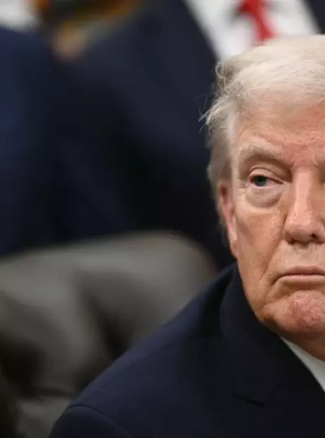 Novos arquivos de Epstein exp&otilde;em Trump e poderosos