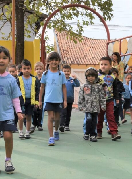 Aulas retornam para 100 mil alunos do Munic&iacute;pio, mas matr&iacute;culas seguem abertas