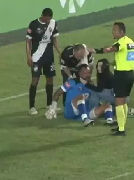 Goleiro Bruno defende dois p&ecirc;naltis, mas time do Acre &eacute; eliminado