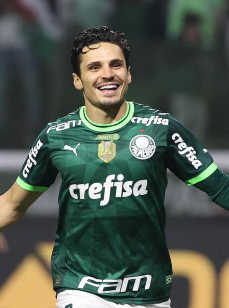 Raphael Veiga deixa o Palmeiras com cole&ccedil;&atilde;o de t&iacute;tulos e status de &iacute;dolo apesar de decl&iacute;nio