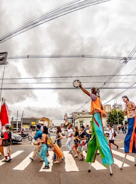 Imagin&aacute;rio Maracangalha oferece curso gratuito de teatro de rua em Campo Grande