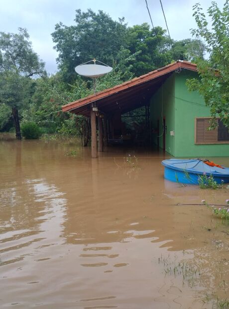 Distrito de Palmeiras entra em alerta ap&oacute;s alagamento de pousadas e casas