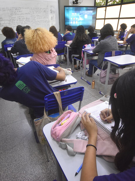 Rede Estadual de Ensino efetiva mais 17 professores aprovados em concurso