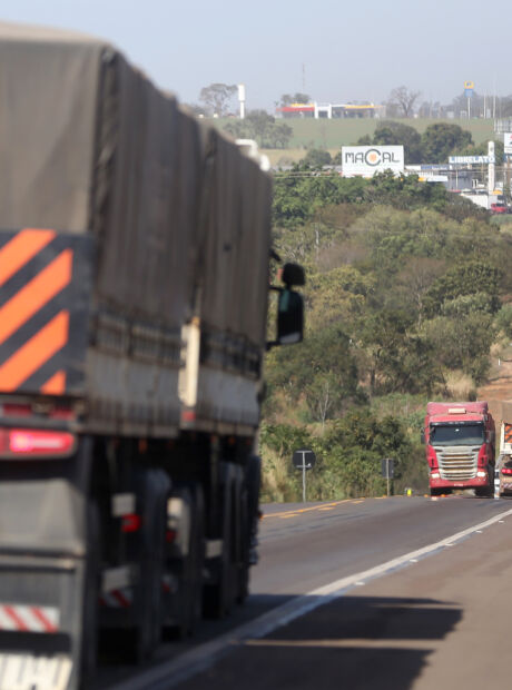 Oito anos ap&oacute;s maior greve de caminhoneiros do Pa&iacute;s, categoria amea&ccedil;a nova paralisa&ccedil;&atilde;o
