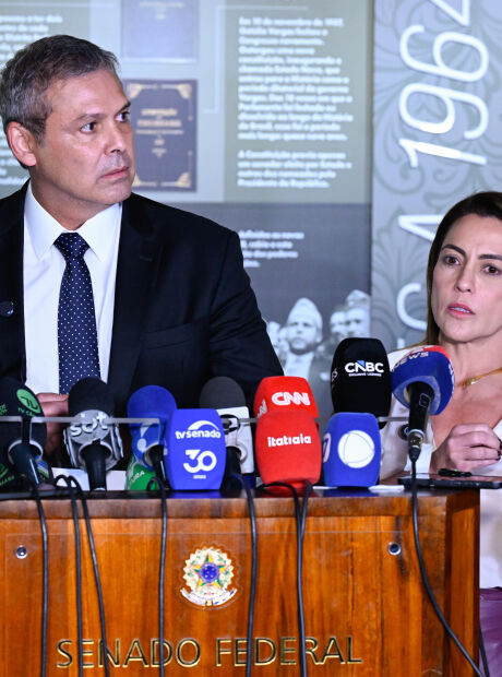 Parlamentares denunciam relator da CPI do INSS &agrave; PF por estupro