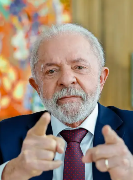"N&atilde;o podemos nos conformar com homens matando mulheres", diz Lula