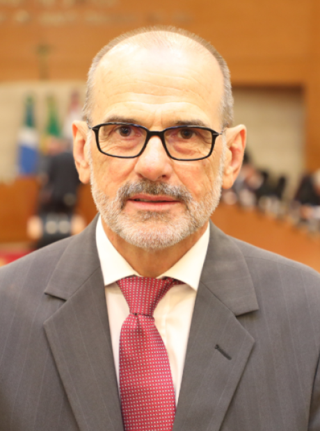 Ap&oacute;s 23 anos de trabalho em &ocirc;nibus, juiz &eacute; promovido a desembargador