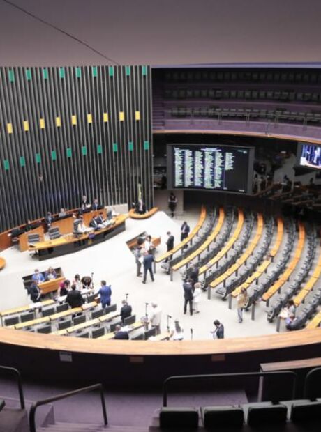Plen&aacute;rio da C&acirc;mara inicia an&aacute;lise da PEC que p&otilde;e fim &agrave; escala 6x1