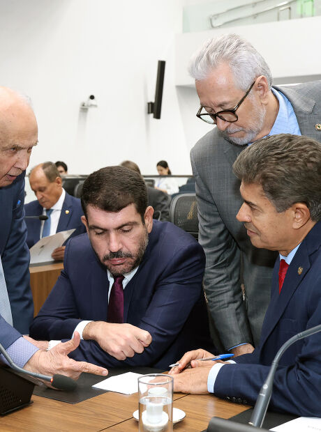 Deputados e vereadores unem for&ccedil;as pela sobreviv&ecirc;ncia do PSDB no Estado