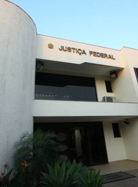 Mulher que comprou pneu no Paraguai para revender em borracharia &eacute; condenada