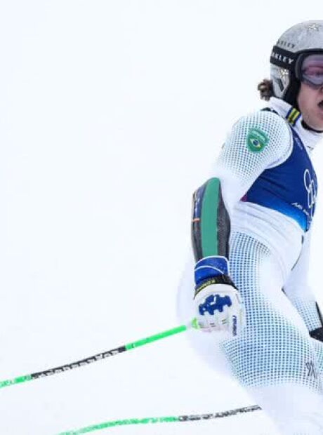 Lucas Pinheiro Braathen &eacute; bronze no slalom da Copa do Mundo de esqui a 4 cent&eacute;simos do campe&atilde;o