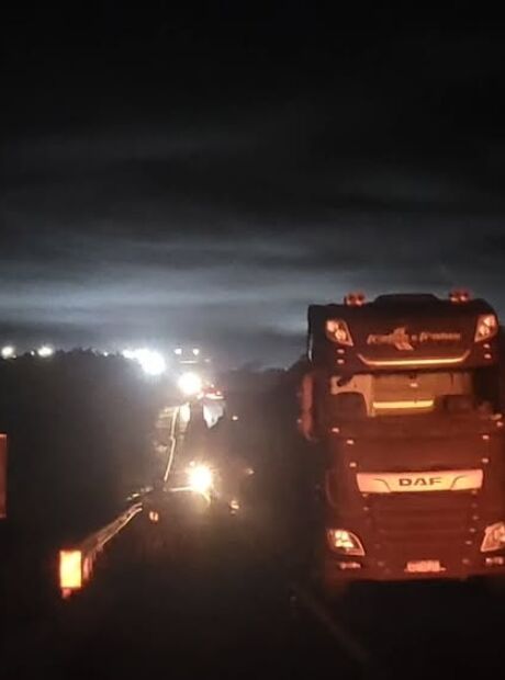 MST bloqueia BR-163 e provoca congestionamento gigantesco