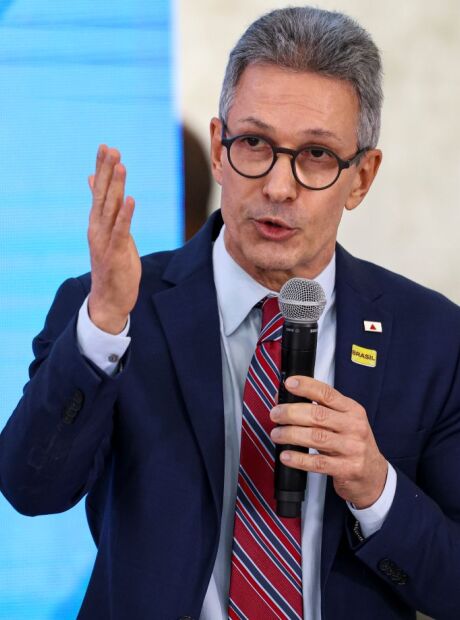 Zema renuncia ao governo de MG faz discurso em tom eleitoral: 'Brasil est&aacute; sendo destru&iacute;do'