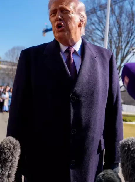 Com gasolina em alta e m&iacute;sseis em baixa, Trump exige rendi&ccedil;&atilde;o do Ir&atilde;