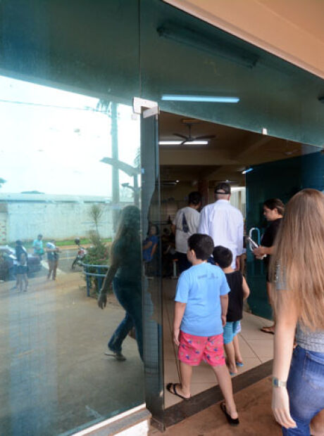 Ataque em UPA deixa enfermeiro com dedo quebrado em Campo Grande