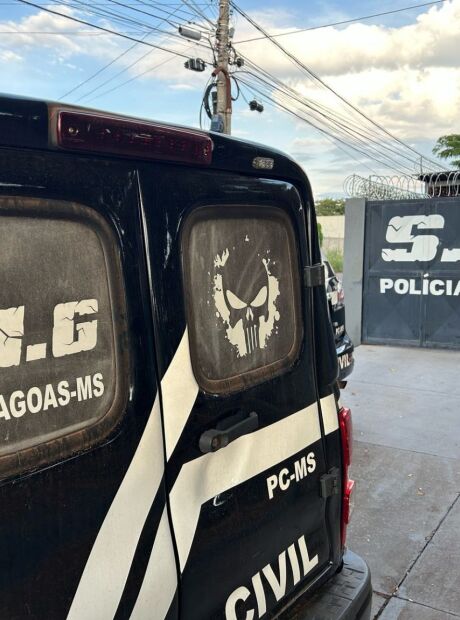 Homem &eacute; preso suspeito de abusar de crian&ccedil;a e produzir fotos pornogr&aacute;ficas em MS