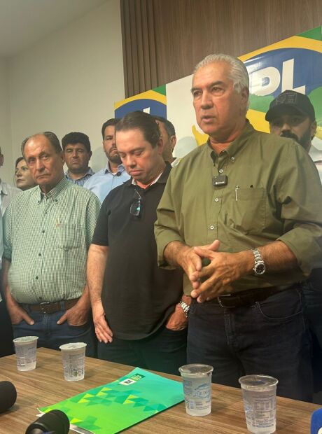 Azambuja filia cinco deputados ao PL e diz que eleger Fl&aacute;vio Bolsonaro &eacute; "prioridade"