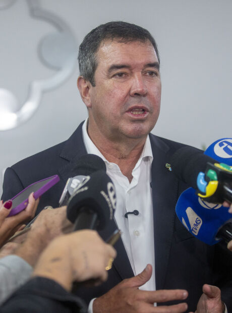 Pesquisa mostra estabilidade de Riedel e avan&ccedil;o dos advers&aacute;rios