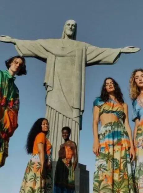 Coluna Entre Costuras & CuLturas: Fashion Rio: Recome&ccedil;ar. Resistir. Retornar.