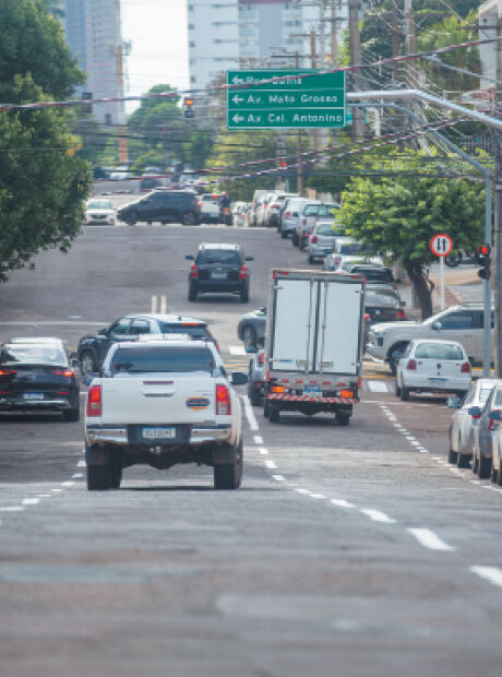 Prefeitura reordena tr&acirc;nsito no Centro e nos bairros para dar fluidez &agrave;s vias
