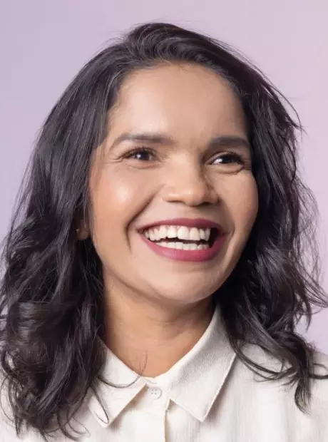 Entrevista exclusiva com a atriz Ana Costa destaque na s&eacute;rie "Emerg&ecirc;ncia Radioativa" na Netflix 