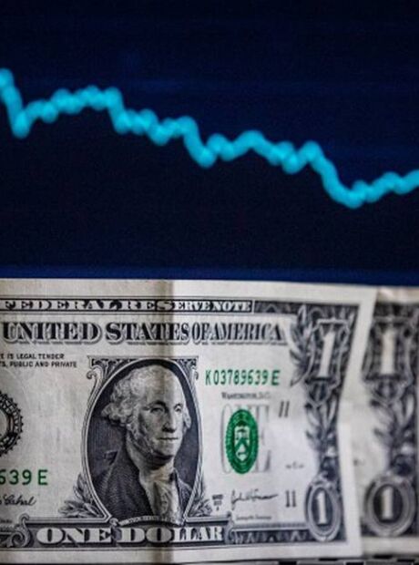 D&oacute;lar cai a R$ 5,06, ao menor n&iacute;vel em 2 anos; e bolsa atinge n&iacute;vel recorde