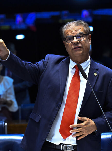 Nelsinho reage a ofensas de conselheiro de Trump e prop&otilde;e declar&aacute;-lo persona non grata