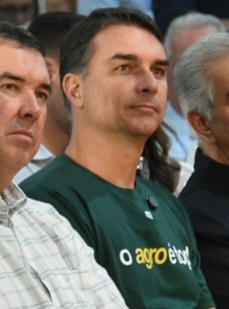 Fl&aacute;vio Bolsonaro diz que pesquisa vai decidir disputa entre Pollon e Contar em MS