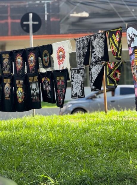 Camiseta vira preju&iacute;zo: f&atilde; perde R$ 34 mil ao comprar com ambulante em show do Guns