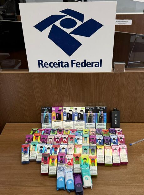 Receita Federal aprende R$ 360 mil em cigarros eletr&ocirc;nicos, celulares e perfumes 