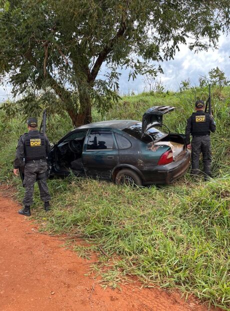Persegui&ccedil;&atilde;o policial termina em acidente e 800 kg de droga apreendidos