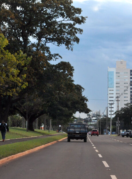 Policial civil b&ecirc;bado atira em bar na Afonso Pena e &eacute; detido pela PM