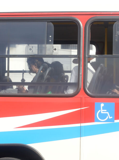 Mulheres passam a ter prioridade para sentar ao lado de janelas nos &ocirc;nibus de Campo Grande