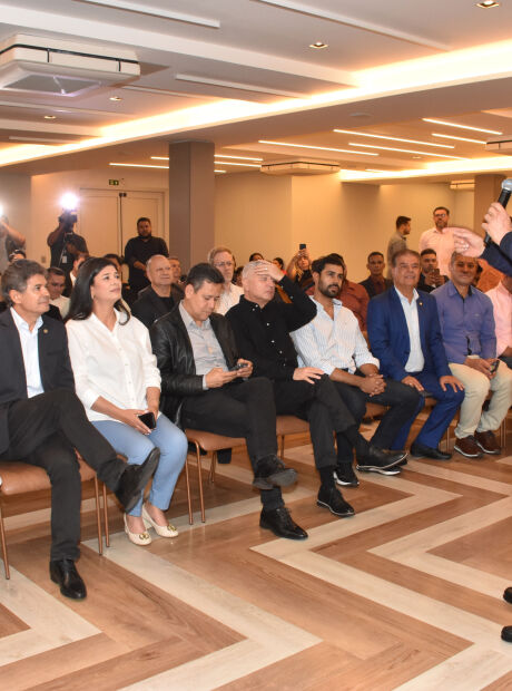 Em Campo Grande, Caiado evita atacar Fl&aacute;vio Bolsonaro