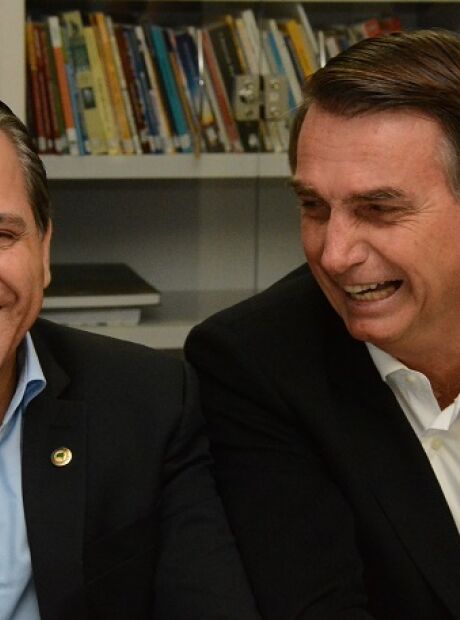 Deputado coronel diz que Fl&aacute;vio Bolsonaro &eacute; 'v&iacute;tima' de divulga&ccedil;&atilde;o seletiva