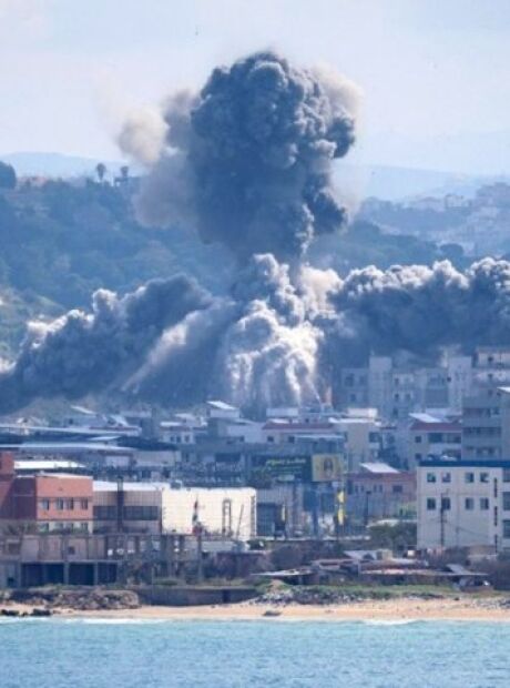 Cessar-fogo na guerra do Ir&atilde; &eacute; posto &agrave; prova ap&oacute;s ataques de drones e navio incendiado